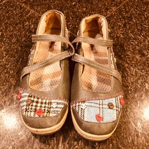 Comfortable and style. All in one fun running shoe